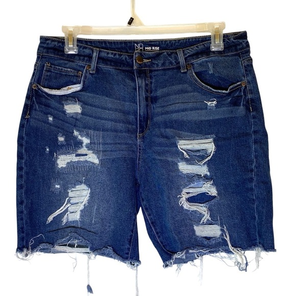 NoBo No Boundaries Women's size 17 Mid rise Denim Blue Distressed Jean Shorts - Picture 1 of 6